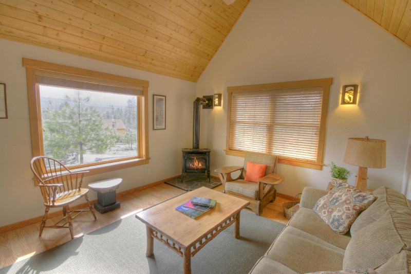 yosemite_rental_6.jpg - Living Room