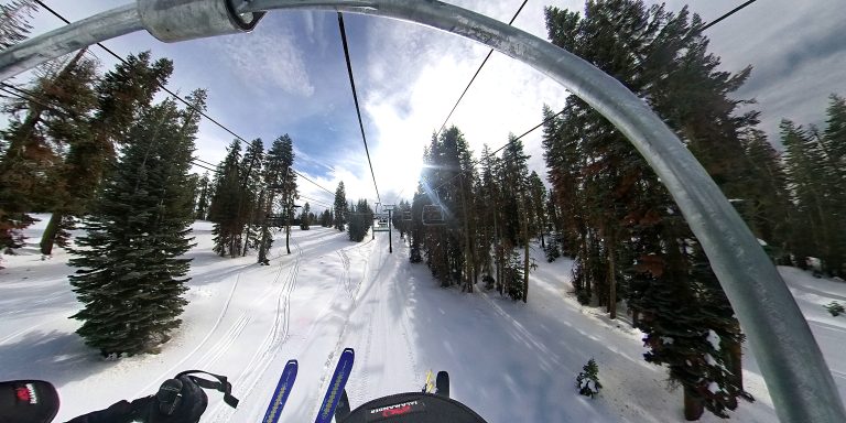 The Badger Pass Ski area in Yosemite is now open as of 12/22/22.